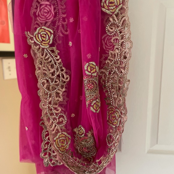 Pink Indian net saree with embroidery - Picture 3 of 3